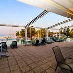Hotel Yacht Wellness&business 4*