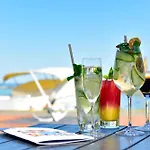 Yacht Wellness&business Hotel