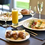 Hotel Yacht Wellness&business 4*