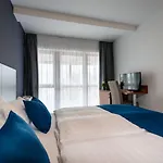Hotel Yacht Wellness&business Siófok