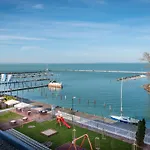 Hotel Yacht Wellness&business 4*