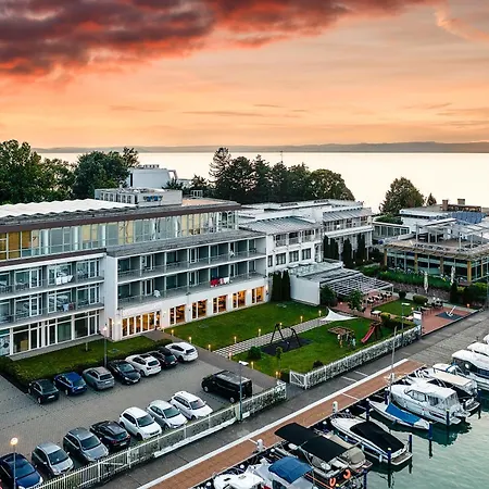 Yacht Wellness&business Hotel 4*