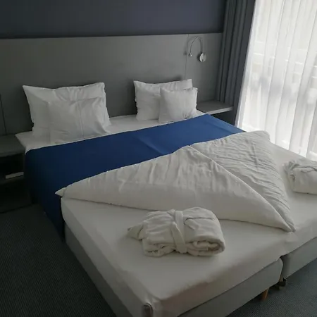 Yacht Wellness&business Hotel Siófok