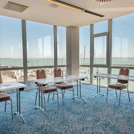 Yacht Wellness & Business Otel 4*