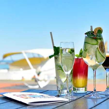 Yacht Wellness & Business מלון