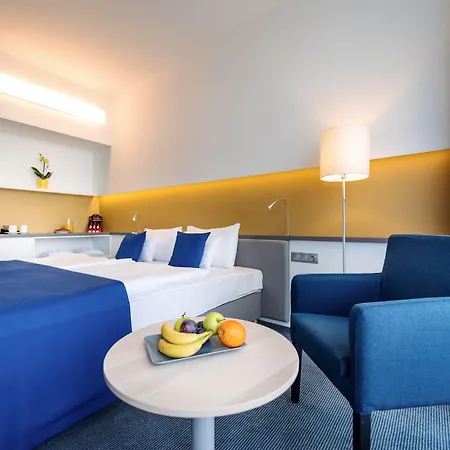 Yacht Wellness&business Hotel 4*