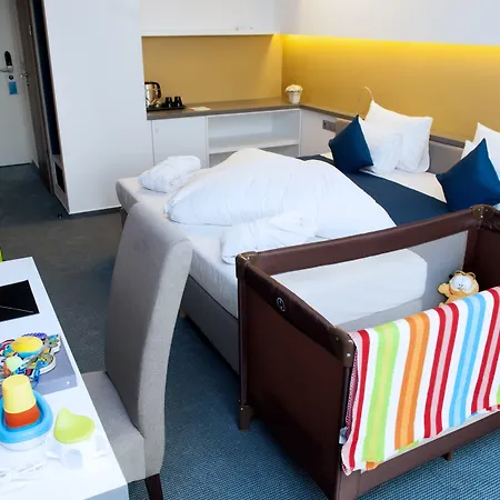 מלון Yacht Wellness & Business 4*