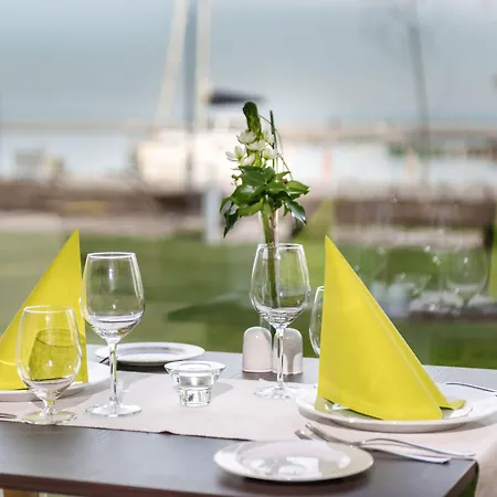 Yacht Wellness&business Hotel Siófok