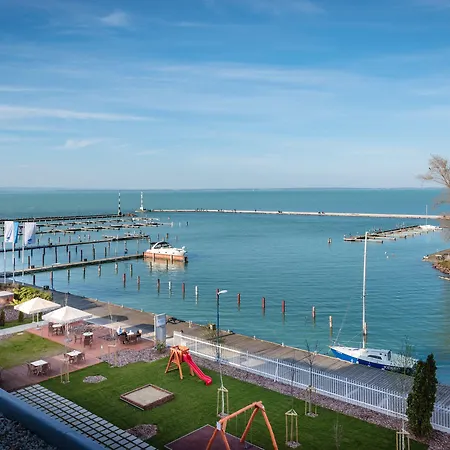 Otel Yacht Wellness & Business 4*