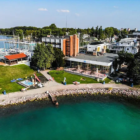 Yacht Wellness&business Hotel