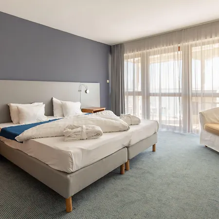 מלון Yacht Wellness & Business 4*