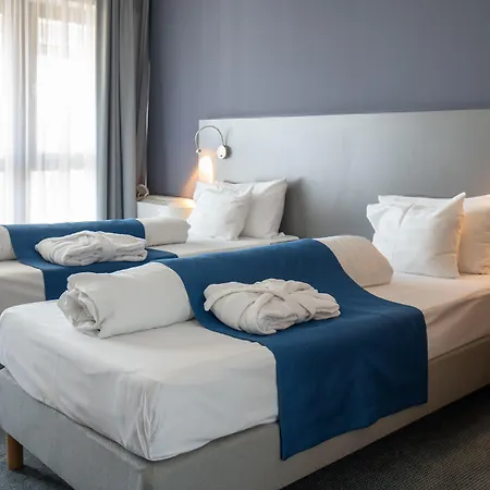 Yacht Wellness&business Hotel Siófok