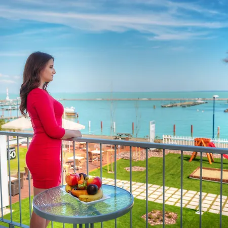 Yacht Wellness&business 4*