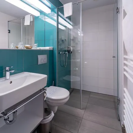 Yacht Wellness&business Hotel 4*