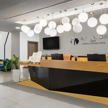 호텔 Yacht Wellness & Business 시오포크