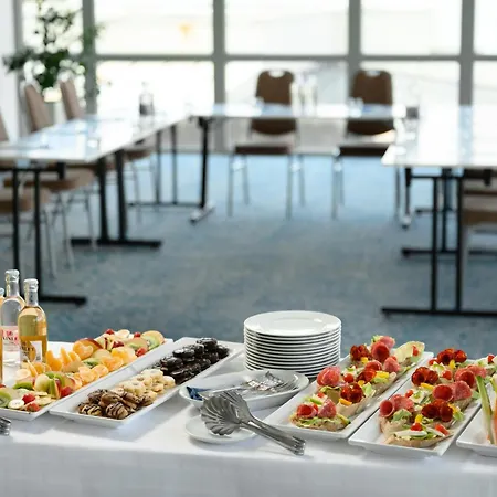 Yacht Wellness & Business 호텔 4*