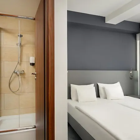 Otel Yacht Wellness & Business 4*