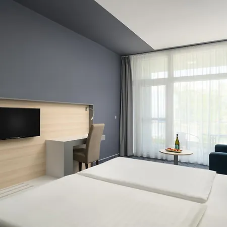 Yacht Wellness & Business Otel Siofok