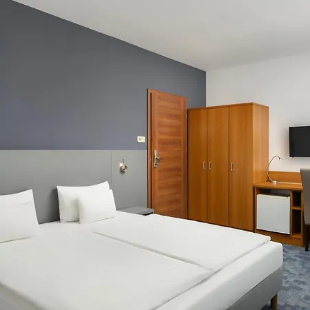 Yacht Wellness & Business Otel Siofok
