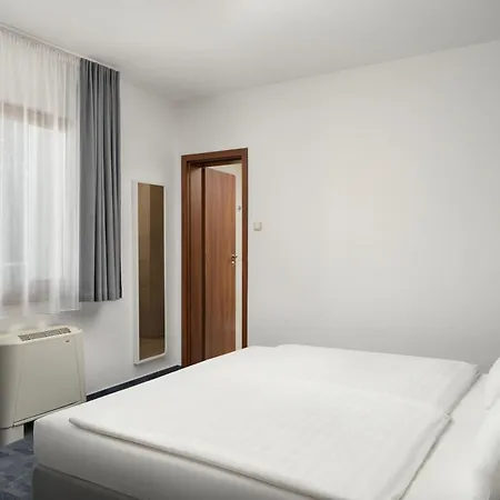 Yacht Wellness & Business Hotel Siófok
