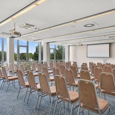 Yacht Wellness & Business Otel Siofok