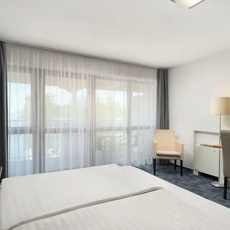 Yacht Wellness & Business 4* Siofok