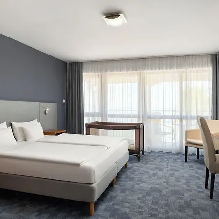 Yacht Wellness & Business Hotel