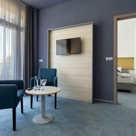 Hotel Yacht Wellness&business 4*