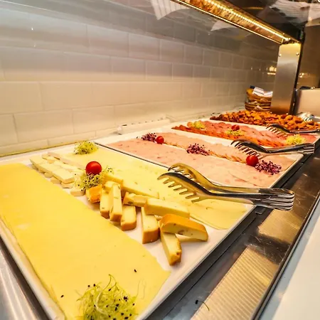 Yacht Wellness & Business Otel Siofok